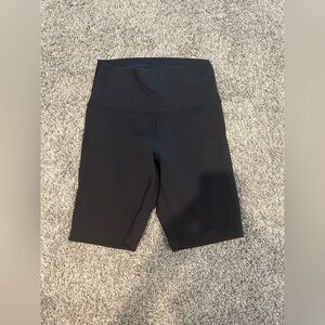 Lululemon Wunder Train High-Rise Short 8” Size 6